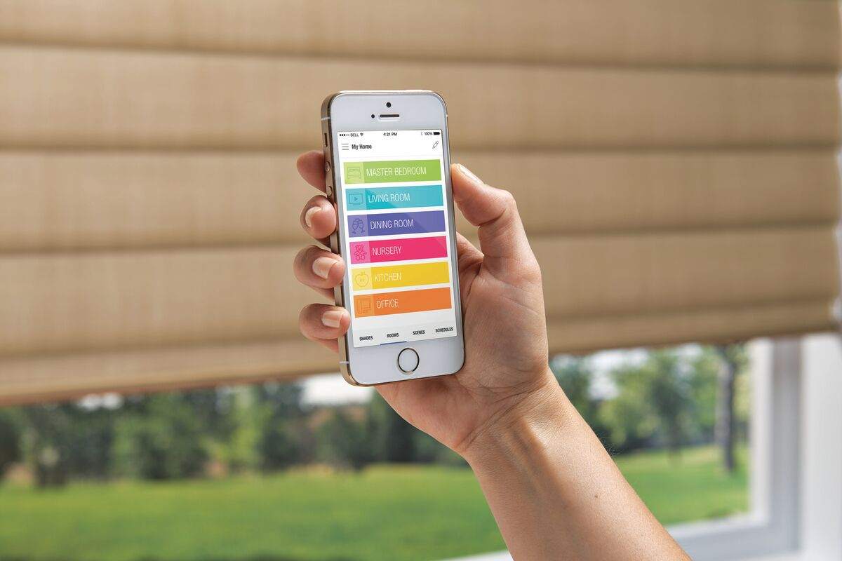 A person using the Hunter Douglas PowerView® Automation App near Helena, Montana (MT)